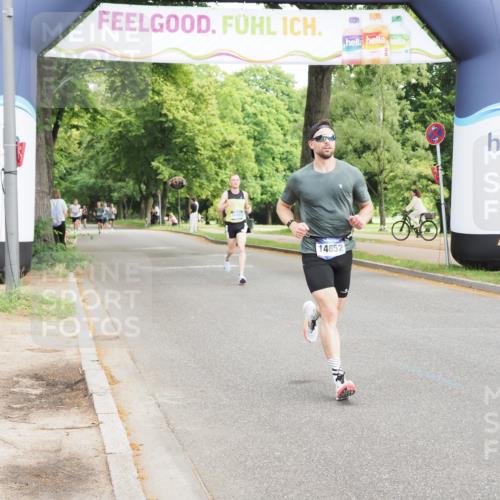 29.06.2025 - hella hamburg halbmarathon MichiJ http://msf.ph/oto/8177768 29.06.2025 10:16:45 Zwischen KM18-KM19 10485, 12992, 13779, 15671 meine-sportfotos.de