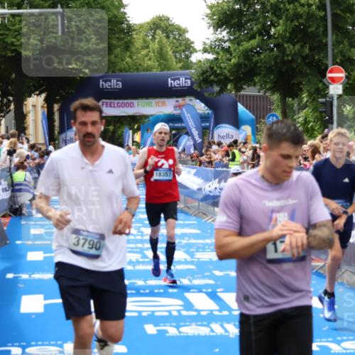 29.06.2025 - hella hamburg halbmarathon Zöllner http://msf.ph/oto/8177783 29.06.2025 10:38:35 Ziel 1710, 3790, 8571, 11379, 14905, 16280, 17154, 18357 meine-sportfotos.de