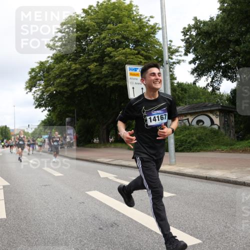 29.06.2025 - hella hamburg halbmarathon Yannick Fuchs http://msf.ph/oto/8177784 29.06.2025 10:28:08 20KM 1910, 1959, 2746, 2836, 4602, 4679, 4749, 6473, 7723, 8956, 10453, 12290, 14167, 14466, 14975, 16881, 16931, 17056, 17175, 17802, 18455, 18679, 18687, 18731, 18854 meine-sportfotos.de