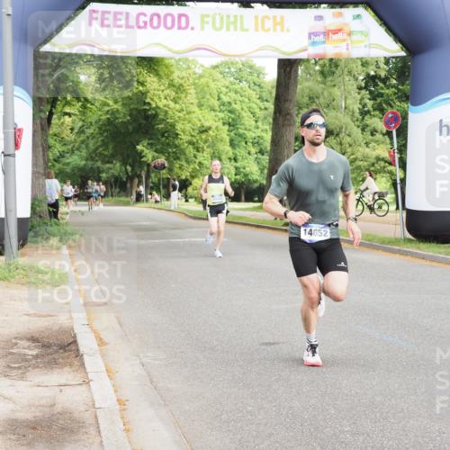 29.06.2025 - hella hamburg halbmarathon MichiJ http://msf.ph/oto/8177798 29.06.2025 10:16:45 Zwischen KM18-KM19 10485, 12992, 13779, 15671 meine-sportfotos.de
