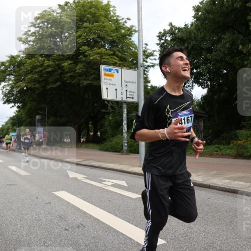 29.06.2025 - hella hamburg halbmarathon Yannick Fuchs http://msf.ph/oto/8177812 29.06.2025 10:28:08 20KM 1910, 1959, 2746, 2836, 4602, 4679, 4749, 6473, 7723, 8956, 10453, 12290, 14167, 14466, 14975, 16881, 16931, 17056, 17175, 17802, 18455, 18679, 18687, 18731, 18854 meine-sportfotos.de