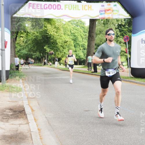 29.06.2025 - hella hamburg halbmarathon MichiJ http://msf.ph/oto/8177822 29.06.2025 10:16:45 Zwischen KM18-KM19 10485, 12992, 13779, 15671 meine-sportfotos.de