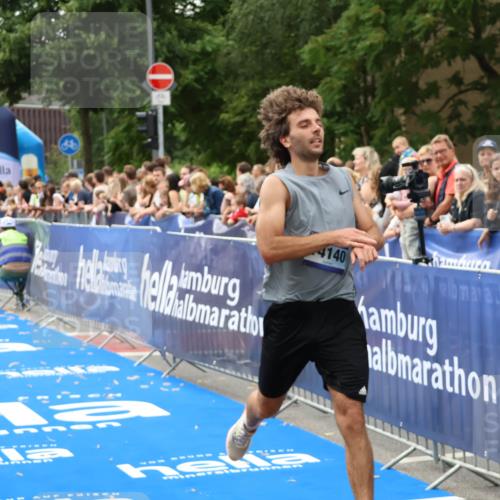29.06.2025 - hella hamburg halbmarathon Zöllner http://msf.ph/oto/8177837 29.06.2025 10:28:30 Ziel 5328, 14140, 17374 meine-sportfotos.de
