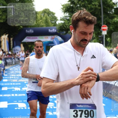 29.06.2025 - hella hamburg halbmarathon Zöllner http://msf.ph/oto/8177842 29.06.2025 10:38:37 Ziel 8571, 11379, 14905, 17154, 18357 meine-sportfotos.de