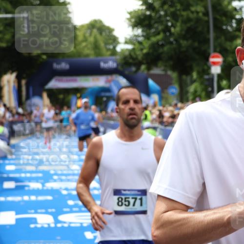 29.06.2025 - hella hamburg halbmarathon Zöllner http://msf.ph/oto/8177857 29.06.2025 10:38:37 Ziel 8571, 11379, 14905, 17154, 18357 meine-sportfotos.de