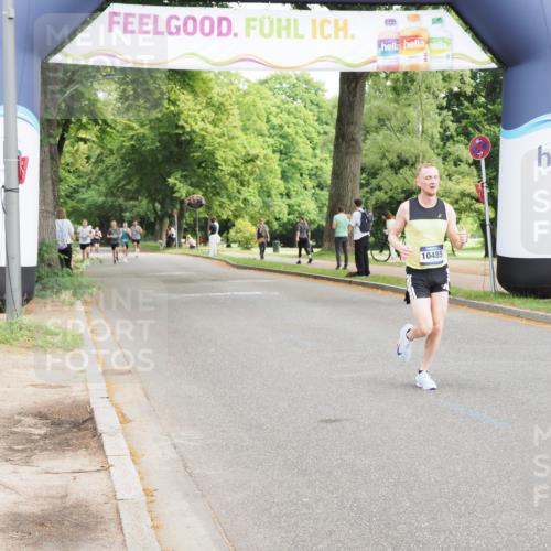 29.06.2025 - hella hamburg halbmarathon MichiJ http://msf.ph/oto/8177925 29.06.2025 10:16:47 Zwischen KM18-KM19 10485, 15671 meine-sportfotos.de