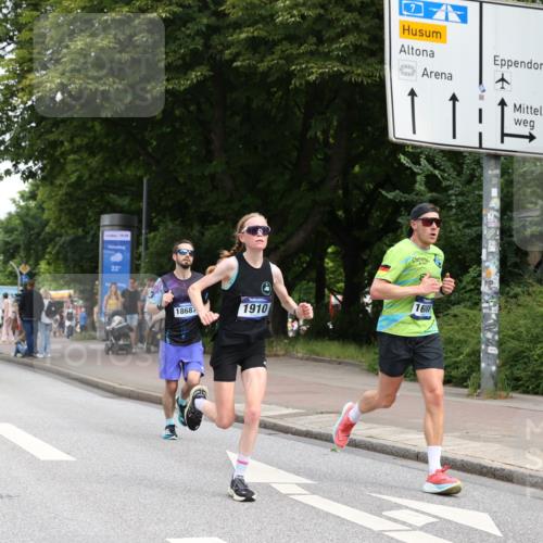 29.06.2025 - hella hamburg halbmarathon Yannick Fuchs http://msf.ph/oto/8177965 29.06.2025 10:28:12 20KM 1910, 1959, 2746, 2836, 4246, 4602, 4679, 6473, 7723, 8956, 12290, 14167, 14466, 14975, 15268, 15326, 16755, 16881, 16931, 17056, 17175, 17802, 18455, 18687, 18731, 18854 meine-sportfotos.de