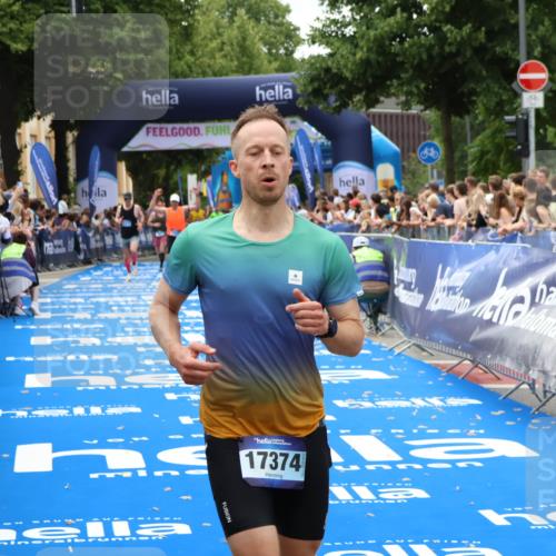 29.06.2025 - hella hamburg halbmarathon Zöllner http://msf.ph/oto/8177992 29.06.2025 10:28:38 Ziel 10222, 17213, 17374 meine-sportfotos.de