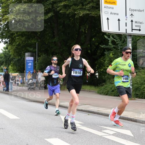 29.06.2025 - hella hamburg halbmarathon Yannick Fuchs http://msf.ph/oto/8177998 29.06.2025 10:28:12 20KM 1910, 1959, 2746, 2836, 4246, 4602, 4679, 6473, 7723, 8956, 12290, 14167, 14466, 14975, 15268, 15326, 16755, 16881, 16931, 17056, 17175, 17802, 18455, 18687, 18731, 18854 meine-sportfotos.de