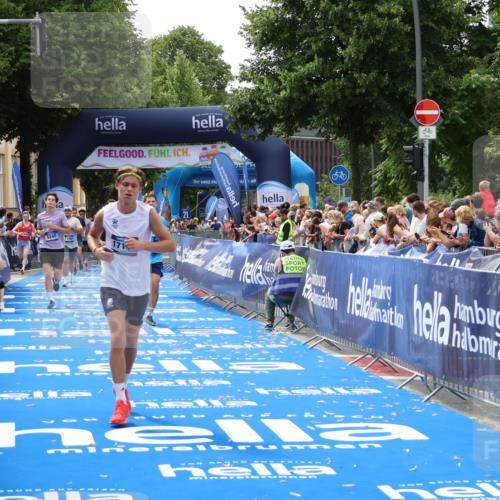 29.06.2025 - hella hamburg halbmarathon Zöllner http://msf.ph/oto/8177999 29.06.2025 10:38:43 Ziel 4148, 5248, 6684, 8450, 9403, 11281, 11282, 11379, 12772, 17154, 18188, 19004 meine-sportfotos.de