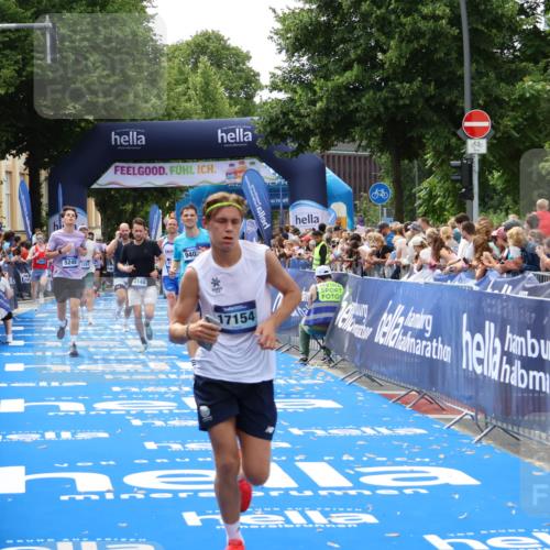 29.06.2025 - hella hamburg halbmarathon Zöllner http://msf.ph/oto/8178026 29.06.2025 10:38:44 Ziel 4148, 5248, 6684, 8450, 9403, 11281, 11282, 12772, 17154, 18188, 19004 meine-sportfotos.de