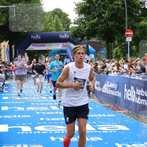 29.06.2025 - hella hamburg halbmarathon Zöllner http://msf.ph/oto/8178033 29.06.2025 10:38:44 Ziel 4148, 5248, 6684, 8450, 9403, 11281, 11282, 12772, 17154, 18188, 19004 meine-sportfotos.de