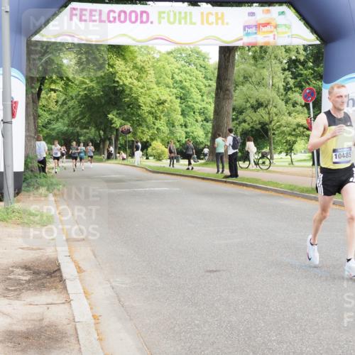 29.06.2025 - hella hamburg halbmarathon MichiJ http://msf.ph/oto/8178046 29.06.2025 10:16:48 Zwischen KM18-KM19 10485, 15671 meine-sportfotos.de