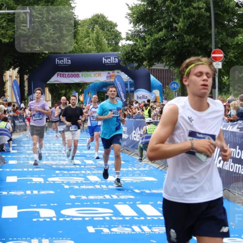 29.06.2025 - hella hamburg halbmarathon Zöllner http://msf.ph/oto/8178049 29.06.2025 10:38:45 Ziel 2296, 2719, 4148, 5248, 6684, 8450, 9403, 11281, 11282, 12772, 13800, 15372, 18188, 19004 meine-sportfotos.de