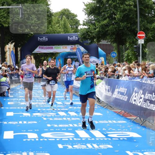 29.06.2025 - hella hamburg halbmarathon Zöllner http://msf.ph/oto/8178060 29.06.2025 10:38:45 Ziel 2296, 2719, 4148, 5248, 6684, 8450, 9403, 11281, 11282, 12772, 13800, 15372, 18188, 19004 meine-sportfotos.de