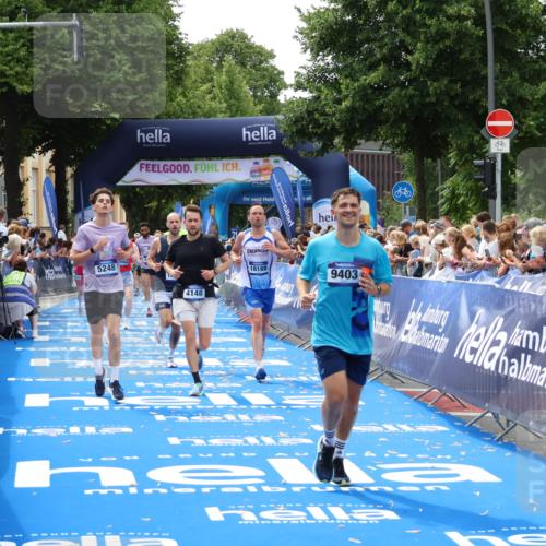 29.06.2025 - hella hamburg halbmarathon Zöllner http://msf.ph/oto/8178065 29.06.2025 10:38:46 Ziel 2296, 2719, 4148, 5248, 6684, 8450, 9264, 9403, 10218, 11055, 11281, 11282, 12772, 13800, 15372, 18188, 19004 meine-sportfotos.de