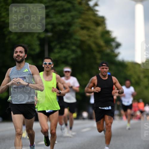 29.06.2025 - hella hamburg halbmarathon Dr. Thomas Lammeyer http://msf.ph/oto/8178070 29.06.2025 09:46:53 Kennedybrücke 2075, 2180, 2203, 2483, 3379, 6090, 8318, 8376, 9804, 10351 meine-sportfotos.de
