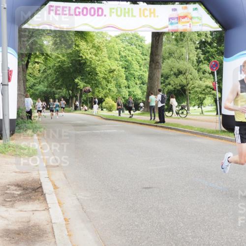 29.06.2025 - hella hamburg halbmarathon MichiJ http://msf.ph/oto/8178085 29.06.2025 10:16:48 Zwischen KM18-KM19 10485, 15671 meine-sportfotos.de