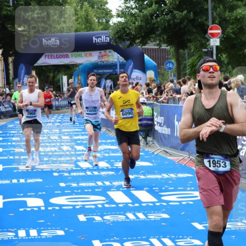 29.06.2025 - hella hamburg halbmarathon Zöllner http://msf.ph/oto/8178142 29.06.2025 10:28:48 Ziel 1953, 2604, 3968, 6090, 10486, 15655, 17428, 18763 meine-sportfotos.de