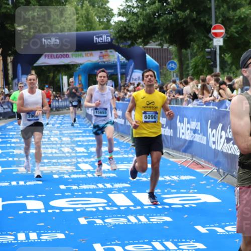 29.06.2025 - hella hamburg halbmarathon Zöllner http://msf.ph/oto/8178158 29.06.2025 10:28:48 Ziel 1953, 2604, 3968, 6090, 10486, 15655, 17428, 18763 meine-sportfotos.de