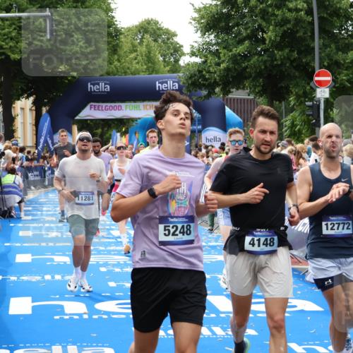 29.06.2025 - hella hamburg halbmarathon Zöllner http://msf.ph/oto/8178165 29.06.2025 10:38:49 Ziel 2296, 2719, 4148, 5248, 6684, 8450, 9264, 9540, 10218, 11055, 11281, 11282, 12772, 13755, 13800, 14093, 15372, 18188, 19004 meine-sportfotos.de