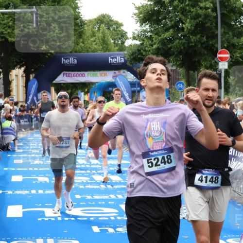 29.06.2025 - hella hamburg halbmarathon Zöllner http://msf.ph/oto/8178183 29.06.2025 10:38:49 Ziel 2296, 2719, 4148, 5248, 6684, 8450, 9264, 9540, 10218, 11055, 11281, 11282, 12772, 13755, 13800, 14093, 15372, 18188, 19004 meine-sportfotos.de