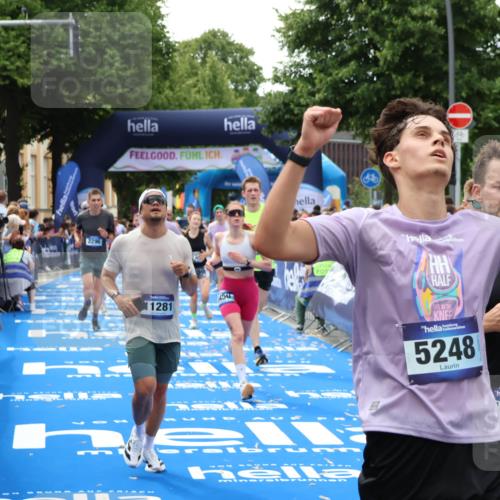 29.06.2025 - hella hamburg halbmarathon Zöllner http://msf.ph/oto/8178191 29.06.2025 10:38:49 Ziel 2296, 2719, 4148, 5248, 6684, 8450, 9264, 9540, 10218, 11055, 11281, 11282, 12772, 13755, 13800, 14093, 15372, 18188, 19004 meine-sportfotos.de