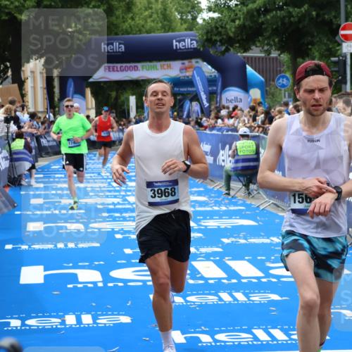 29.06.2025 - hella hamburg halbmarathon Zöllner http://msf.ph/oto/8178232 29.06.2025 10:28:50 Ziel 2604, 3968, 6090, 10486, 15655, 17428, 18763 meine-sportfotos.de