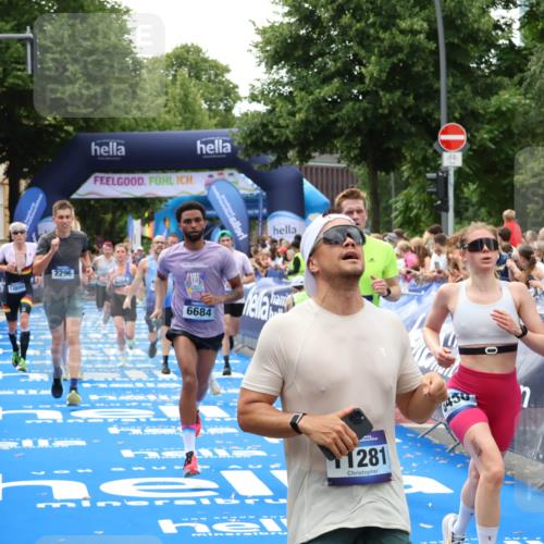 29.06.2025 - hella hamburg halbmarathon Zöllner http://msf.ph/oto/8178241 29.06.2025 10:38:50 Ziel 2296, 2719, 6684, 8450, 9264, 9540, 10218, 11055, 11281, 11282, 13755, 13800, 14093, 15372, 19004 meine-sportfotos.de