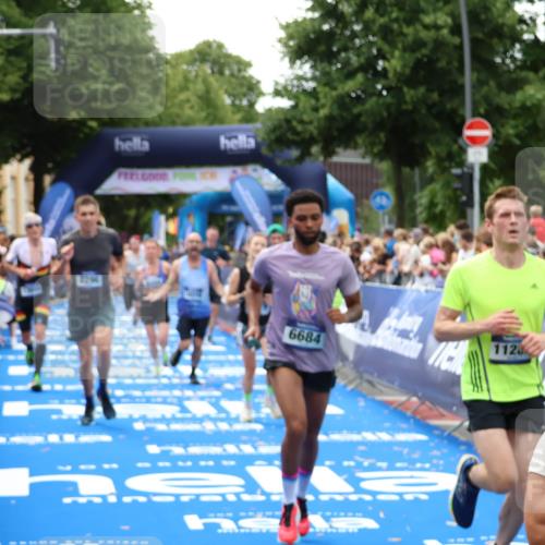 29.06.2025 - hella hamburg halbmarathon Zöllner http://msf.ph/oto/8178255 29.06.2025 10:38:51 Ziel 2296, 2719, 6684, 8450, 9264, 9540, 10218, 11055, 11281, 11282, 13755, 13800, 14093, 15372 meine-sportfotos.de