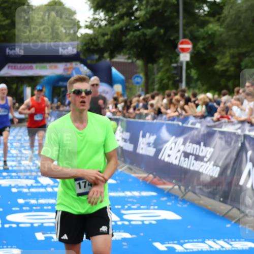 29.06.2025 - hella hamburg halbmarathon Zöllner http://msf.ph/oto/8178264 29.06.2025 10:28:53 Ziel 2604, 10486, 17428, 18763 meine-sportfotos.de