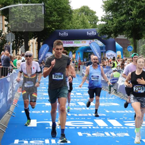 29.06.2025 - hella hamburg halbmarathon Zöllner http://msf.ph/oto/8178289 29.06.2025 10:38:53 Ziel 2296, 2719, 2980, 3783, 8958, 9264, 9540, 10218, 11055, 13755, 13800, 14093, 15257, 15372, 17722 meine-sportfotos.de