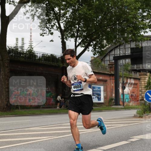 29.06.2025 - hella hamburg halbmarathon Yannick Fuchs http://msf.ph/oto/8178301 29.06.2025 10:28:18 20KM 1053, 1910, 1959, 2746, 2836, 4246, 4602, 5193, 6473, 7723, 8956, 14289, 14466, 14784, 14975, 15268, 15326, 15887, 16755, 16881, 16931, 17175, 17802, 18455, 18687, 18731, 18854 meine-sportfotos.de