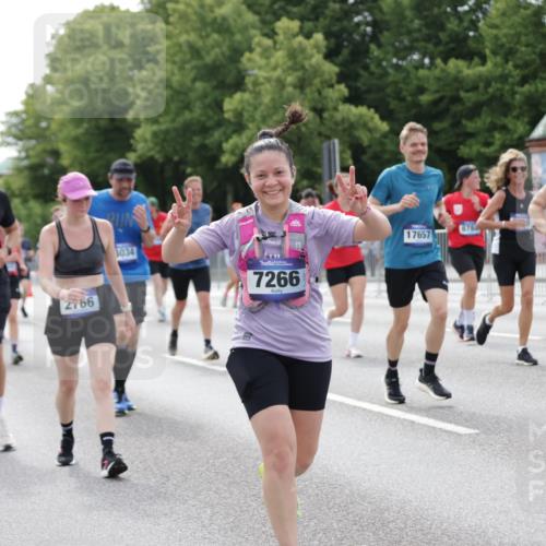 29.06.2025 - hella hamburg halbmarathon Jannik Wohlers http://msf.ph/oto/8178376 29.06.2025 10:22:35 Lombardsbrücke 1029, 1853, 2766, 3029, 3034, 4190, 4266, 5629, 6578, 6784, 6785, 6849, 7266, 7891, 9133, 9913, 10205, 12025, 12190, 12265, 13560, 13921, 14041, 14525, 15469, 16565, 16566, 16618, 16801, 16863, 17657 meine-sportfotos.de