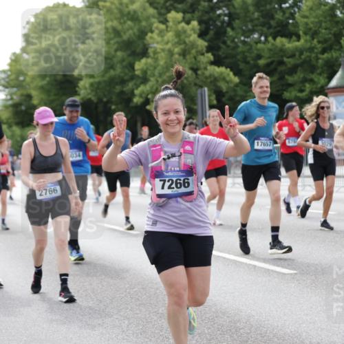 29.06.2025 - hella hamburg halbmarathon Jannik Wohlers http://msf.ph/oto/8178415 29.06.2025 10:22:35 Lombardsbrücke 1029, 1853, 2766, 3029, 3034, 4190, 4266, 5629, 6578, 6784, 6785, 6849, 7266, 7891, 9133, 9913, 10205, 12025, 12190, 12265, 13560, 13921, 14041, 14525, 15469, 16565, 16566, 16618, 16801, 16863, 17657 meine-sportfotos.de