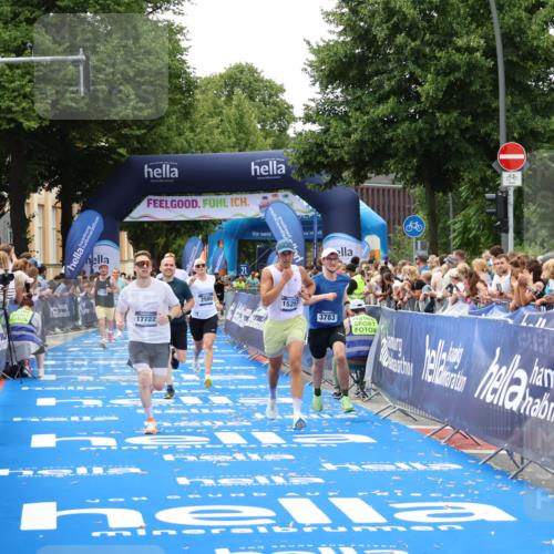 29.06.2025 - hella hamburg halbmarathon Zöllner http://msf.ph/oto/8178441 29.06.2025 10:38:58 Ziel 2980, 3136, 3783, 8958, 13137, 15257, 15561, 15873, 17722 meine-sportfotos.de