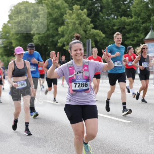 29.06.2025 - hella hamburg halbmarathon Jannik Wohlers http://msf.ph/oto/8178447 29.06.2025 10:22:35 Lombardsbrücke 1029, 1853, 2766, 3029, 3034, 4190, 4266, 5629, 6578, 6784, 6785, 6849, 7266, 7891, 9133, 9913, 10205, 12025, 12190, 12265, 13560, 13921, 14041, 14525, 15469, 16565, 16566, 16618, 16801, 16863, 17657 meine-sportfotos.de