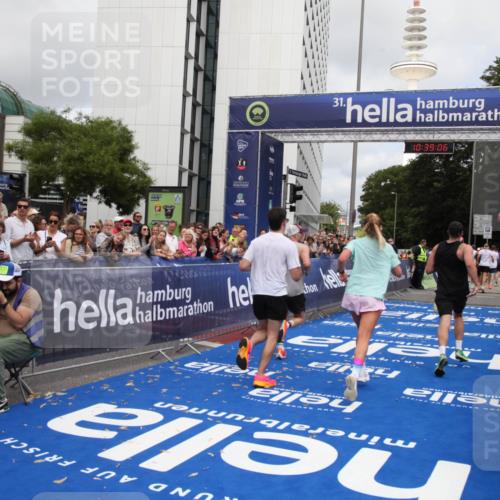 29.06.2025 - hella hamburg halbmarathon Michael Strokosch http://msf.ph/oto/8178466 29.06.2025 10:39:05 Ziel 1164, 1803, 2262, 3136, 4359, 6682, 11447, 13137, 15561, 15873, 16820, 18734, 19151 meine-sportfotos.de