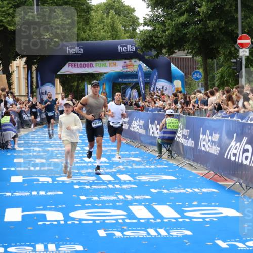 29.06.2025 - hella hamburg halbmarathon Zöllner http://msf.ph/oto/8178500 29.06.2025 10:29:07 Ziel 3043, 10171, 10351, 16157, 18874 meine-sportfotos.de