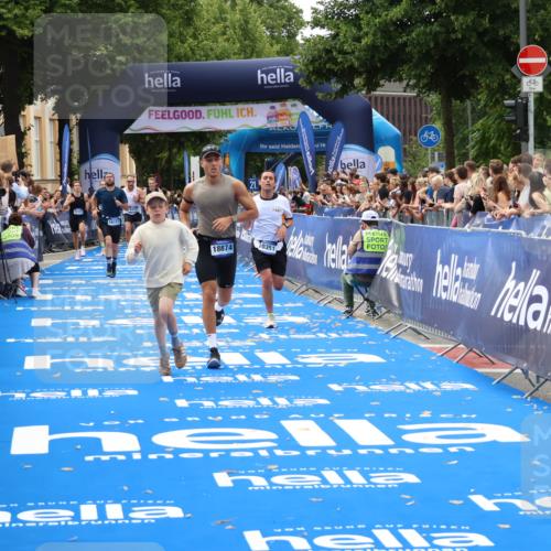 29.06.2025 - hella hamburg halbmarathon Zöllner http://msf.ph/oto/8178511 29.06.2025 10:29:08 Ziel 3043, 8473, 10171, 10351, 16157, 18874 meine-sportfotos.de