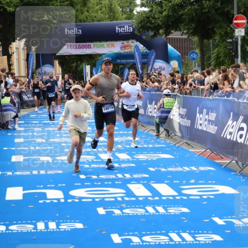 29.06.2025 - hella hamburg halbmarathon Zöllner http://msf.ph/oto/8178522 29.06.2025 10:29:08 Ziel 3043, 8473, 10171, 10351, 16157, 18874 meine-sportfotos.de