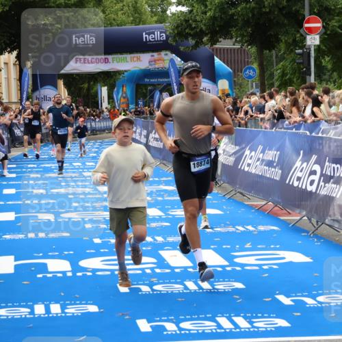 29.06.2025 - hella hamburg halbmarathon Zöllner http://msf.ph/oto/8178555 29.06.2025 10:29:09 Ziel 3043, 8473, 10171, 10351, 16157, 18874, 19194 meine-sportfotos.de