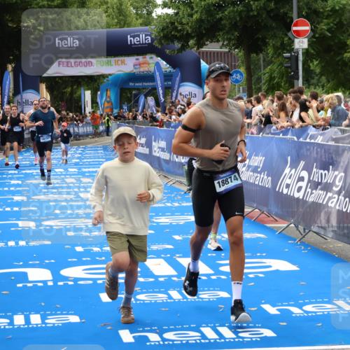 29.06.2025 - hella hamburg halbmarathon Zöllner http://msf.ph/oto/8178562 29.06.2025 10:29:09 Ziel 3043, 8473, 10171, 10351, 16157, 18874, 19194 meine-sportfotos.de