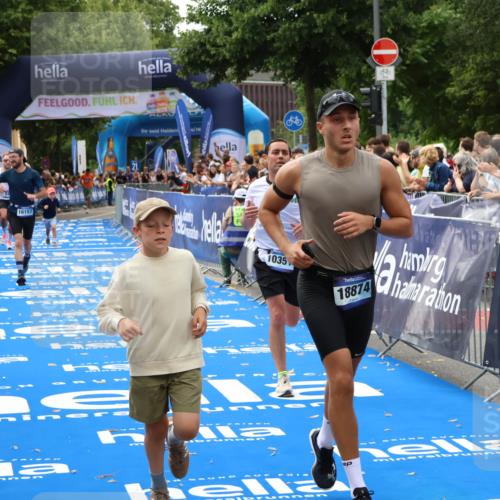 29.06.2025 - hella hamburg halbmarathon Zöllner http://msf.ph/oto/8178580 29.06.2025 10:29:10 Ziel 3043, 8473, 10171, 10351, 16157, 18874, 19194 meine-sportfotos.de