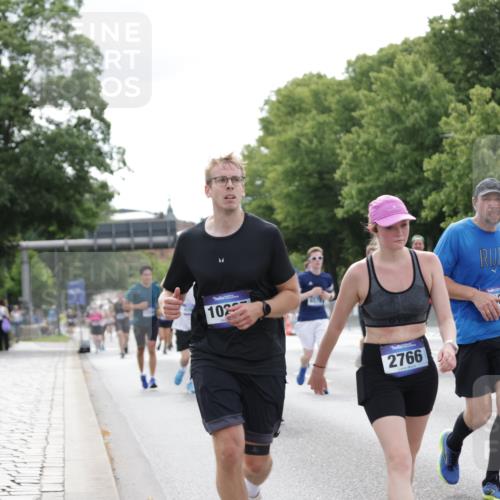 29.06.2025 - hella hamburg halbmarathon Jannik Wohlers http://msf.ph/oto/8178606 29.06.2025 10:22:36 Lombardsbrücke 1029, 1853, 3029, 3034, 4190, 4266, 5629, 6578, 6784, 6785, 6849, 7266, 7891, 9133, 9913, 10205, 12025, 12190, 12265, 13560, 13921, 14041, 14525, 15469, 16565, 16566, 16618, 16801, 16863, 17657 meine-sportfotos.de