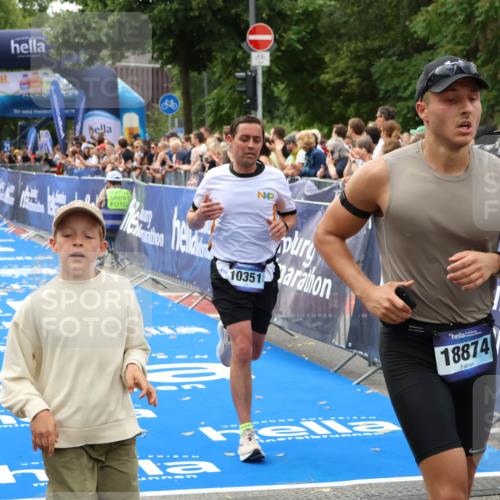 29.06.2025 - hella hamburg halbmarathon Zöllner http://msf.ph/oto/8178608 29.06.2025 10:29:10 Ziel 3043, 8473, 10171, 10351, 16157, 18874, 19194 meine-sportfotos.de