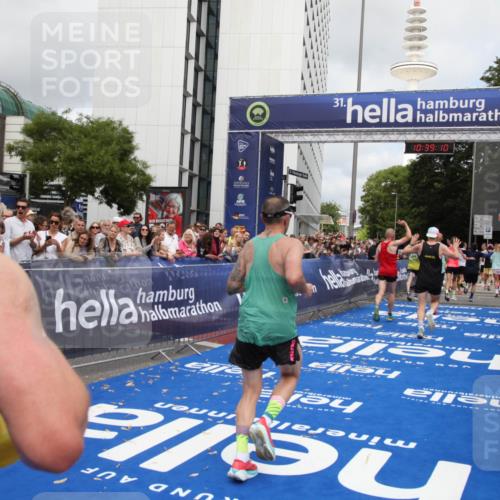 29.06.2025 - hella hamburg halbmarathon Michael Strokosch http://msf.ph/oto/8178635 29.06.2025 10:39:09 Ziel 1164, 1445, 1803, 2262, 4359, 4759, 6682, 6686, 6687, 11447, 11619, 12137, 15556, 16656, 16820, 18734, 19151 meine-sportfotos.de