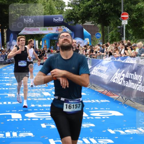 29.06.2025 - hella hamburg halbmarathon Zöllner http://msf.ph/oto/8178668 29.06.2025 10:29:13 Ziel 3043, 8473, 10171, 16157, 19194 meine-sportfotos.de