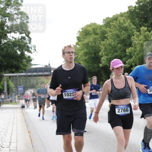 29.06.2025 - hella hamburg halbmarathon Jannik Wohlers http://msf.ph/oto/8178680 29.06.2025 10:22:36 Lombardsbrücke 1029, 1853, 3029, 3034, 4190, 4266, 5629, 6578, 6784, 6785, 6849, 7266, 7891, 9133, 9913, 10205, 12025, 12190, 12265, 13560, 13921, 14041, 14525, 15469, 16565, 16566, 16618, 16801, 16863, 17657 meine-sportfotos.de