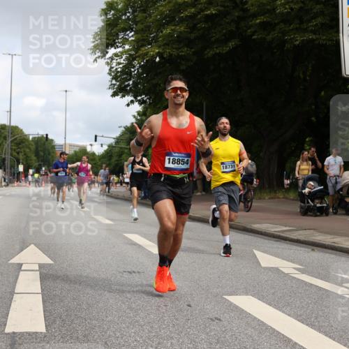 29.06.2025 - hella hamburg halbmarathon Yannick Fuchs http://msf.ph/oto/8178681 29.06.2025 10:28:23 20KM 1053, 1396, 1959, 2243, 2746, 2836, 4246, 4602, 5193, 6473, 8312, 8956, 11227, 13618, 14289, 14310, 14466, 14784, 14975, 15268, 15326, 15887, 16724, 16755, 16931, 17802, 18455, 18731, 18854 meine-sportfotos.de